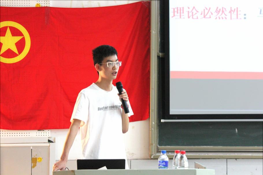 宣讲团成员讲解团课(1)