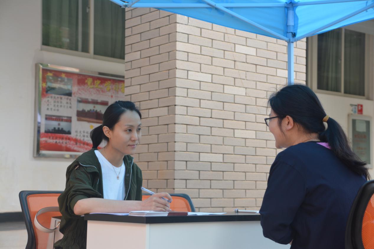 毕业生专题宣讲招聘会特写现场