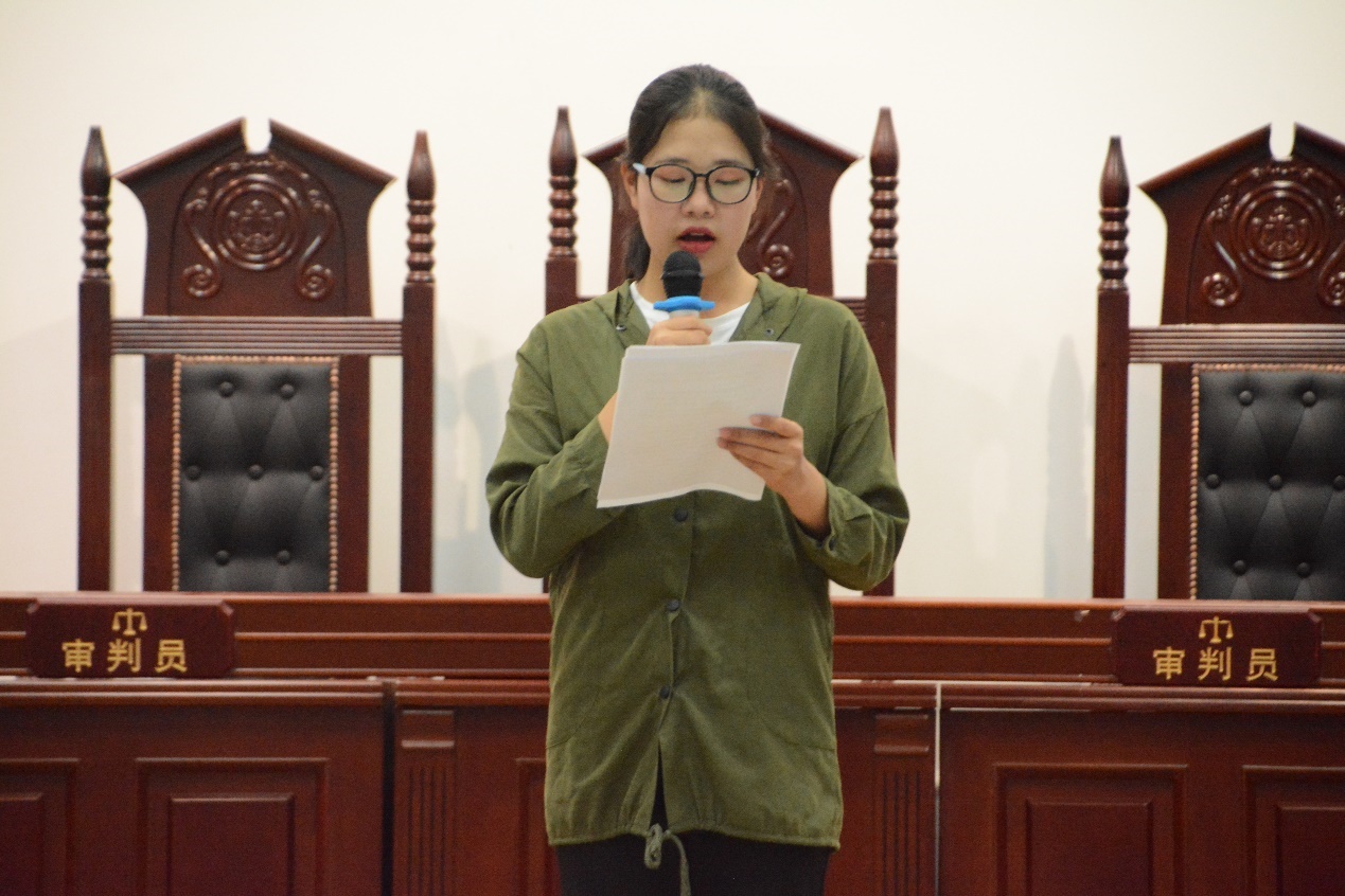 图片包含 橱柜, 室内, 墙壁, 人员描述已自动生成