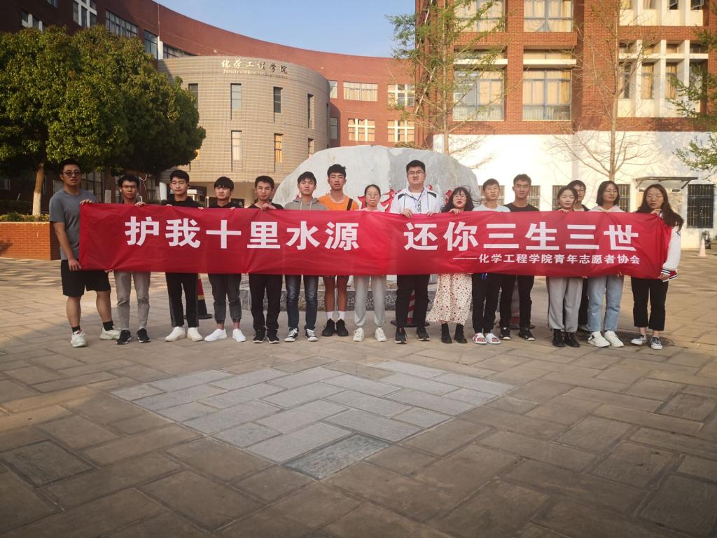 活动工作人员合影留念