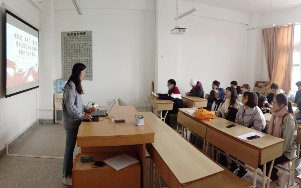 同学们认真听讲